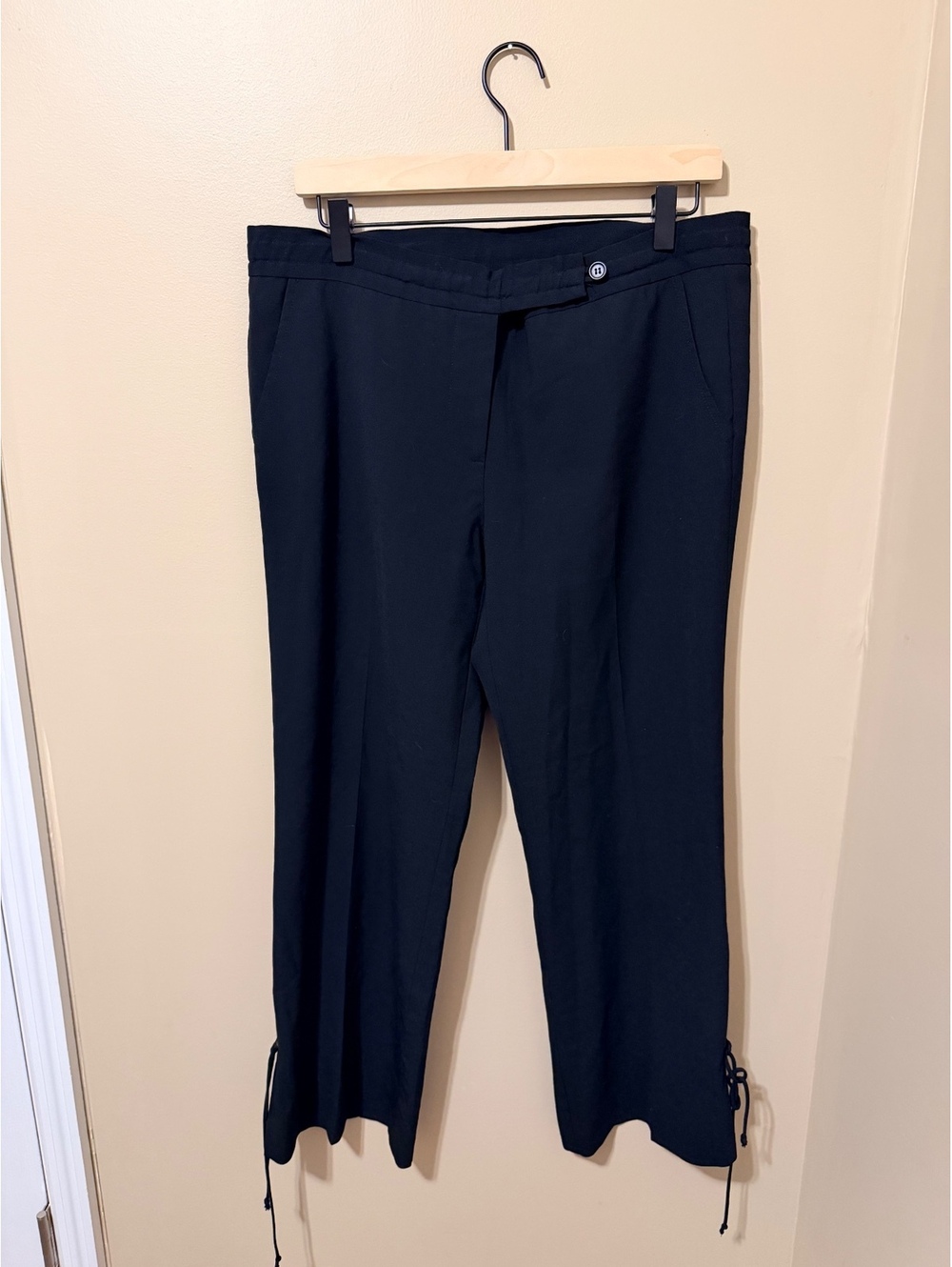 Trina Turk Black Crop Pants Drawstring Hem Side Zip Size 10